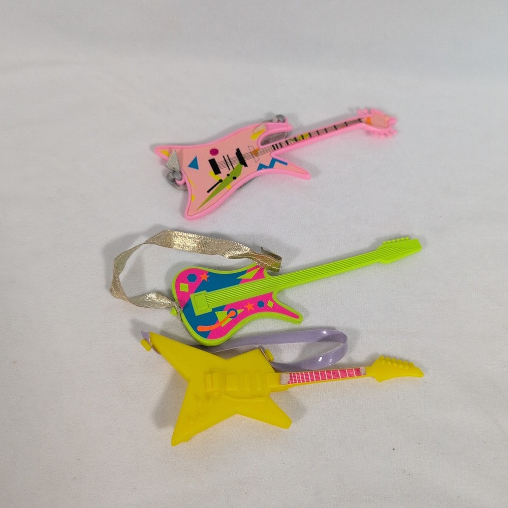 Vintage Barbie and the Rockers guitars (3)